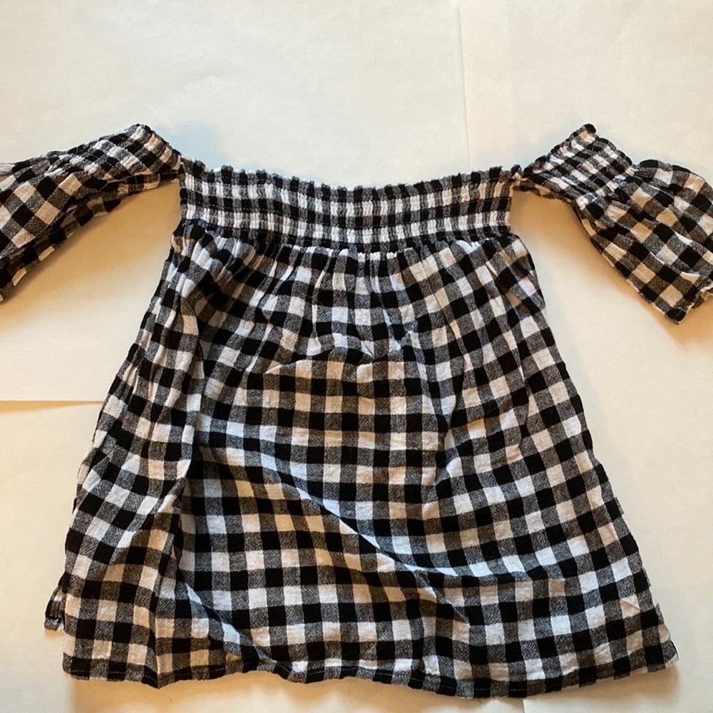 black and white off the shoulder Rails shirt. size XS